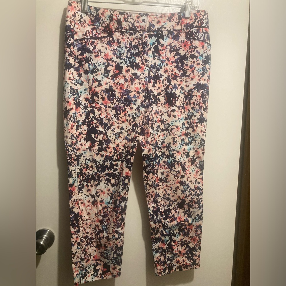 New York & Co Floral Print Capris Pants
